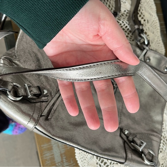 EUC Micheal Kors silver metallic purse - Picture 6 of 11